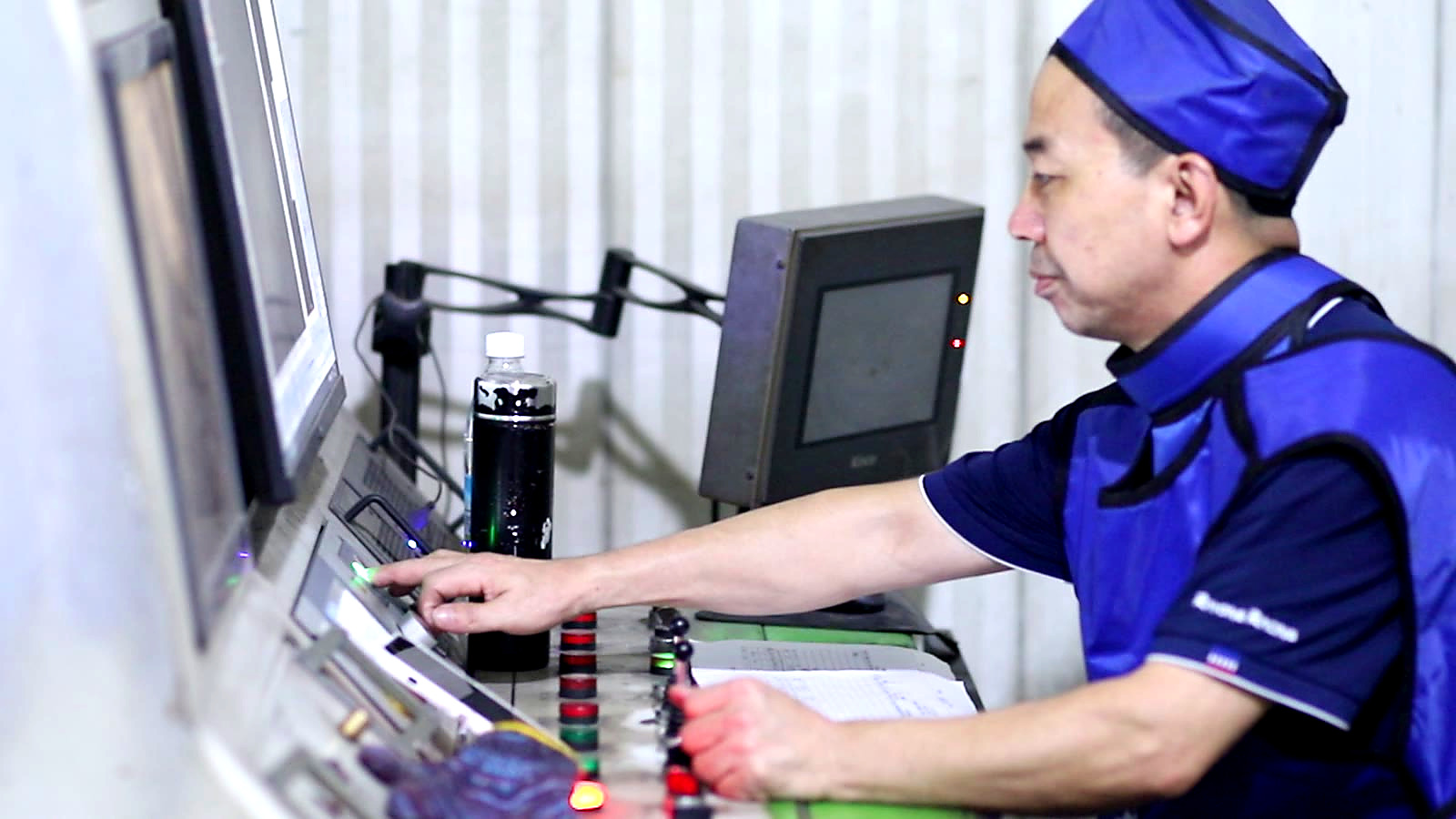 RAYONE X-ray quality inspection operator
